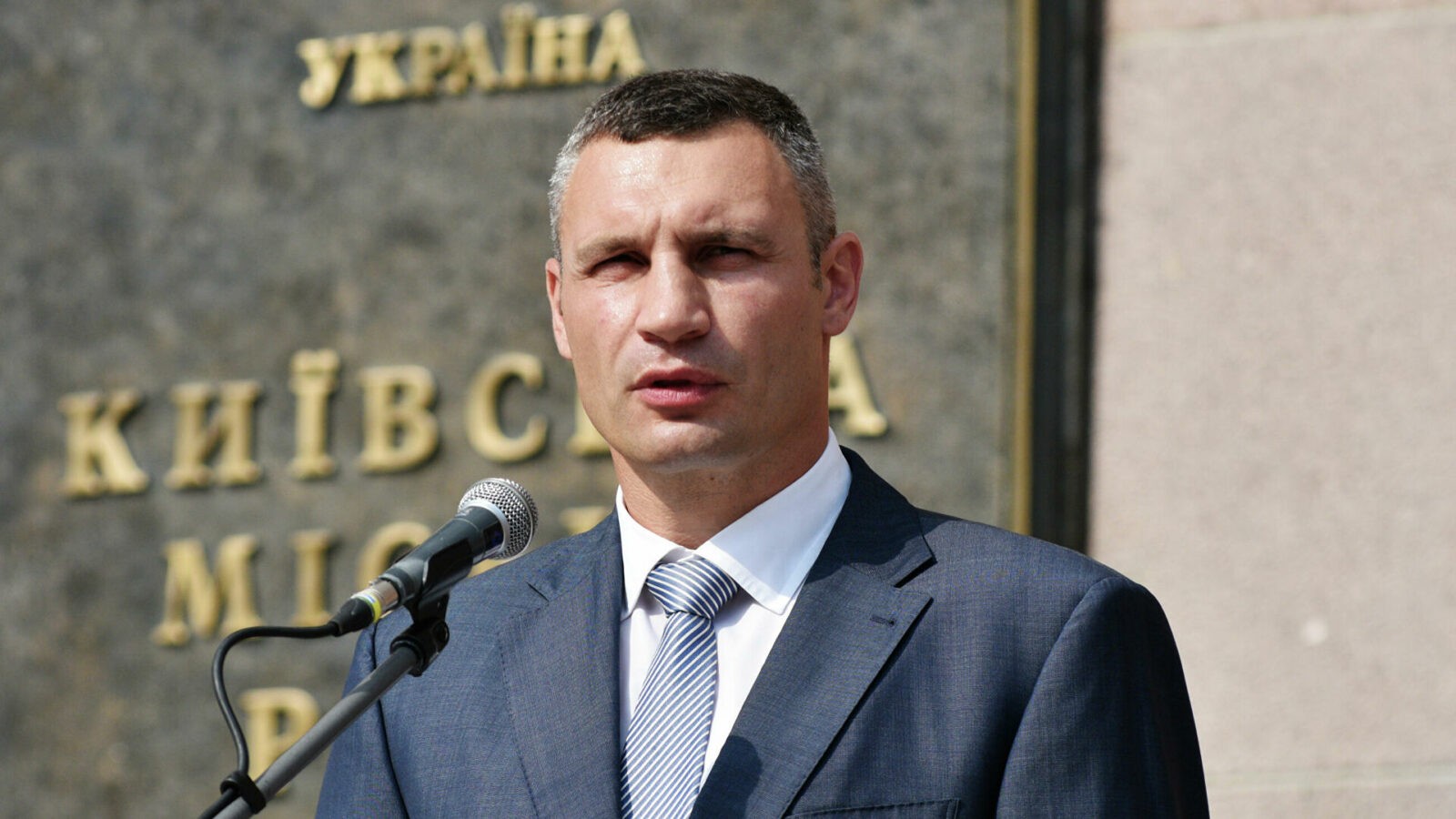 Кличко знов заявив про тиск на столичну владу