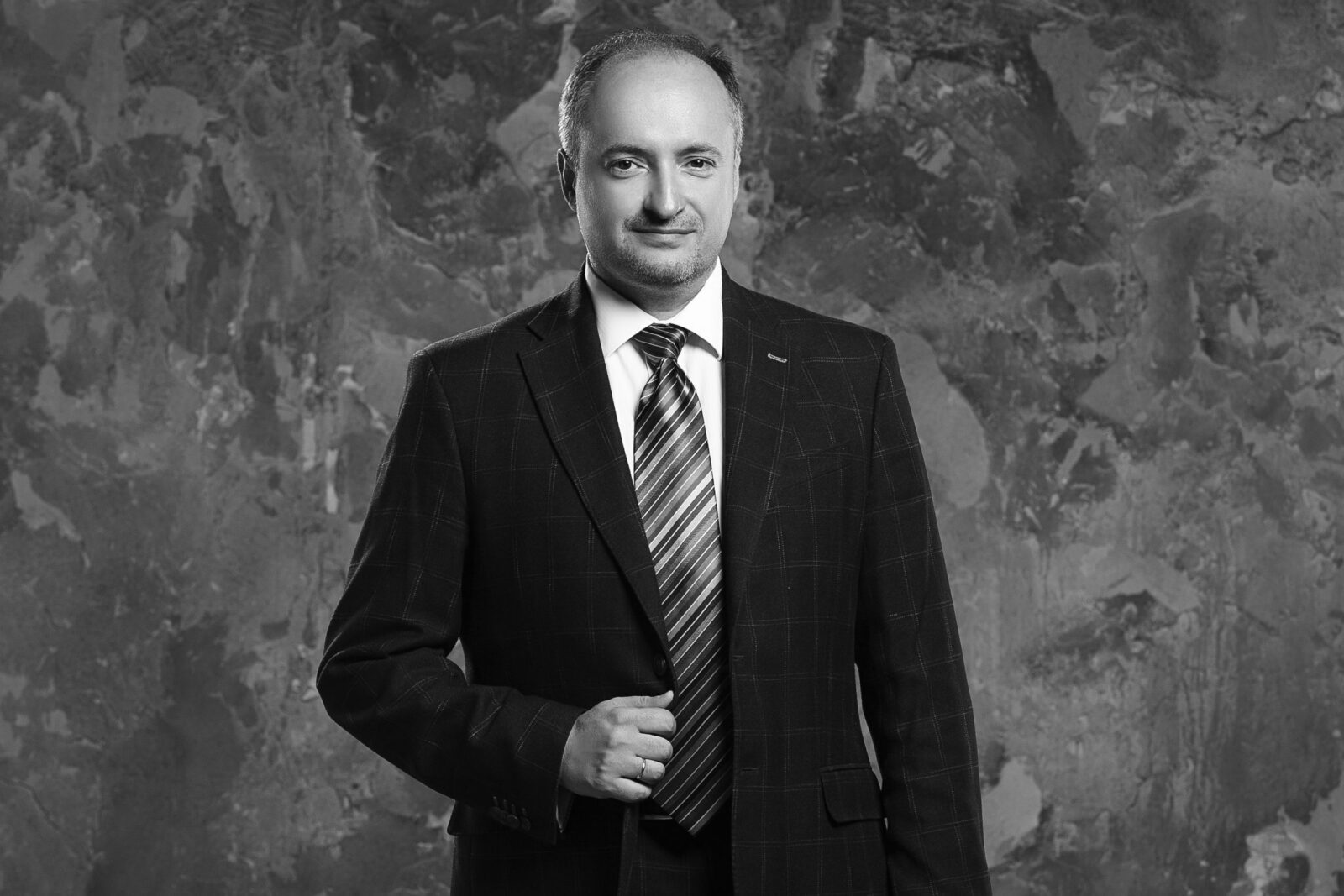 Чаус не є затриманим і “перебуває під захистом СБУ” – адвокат