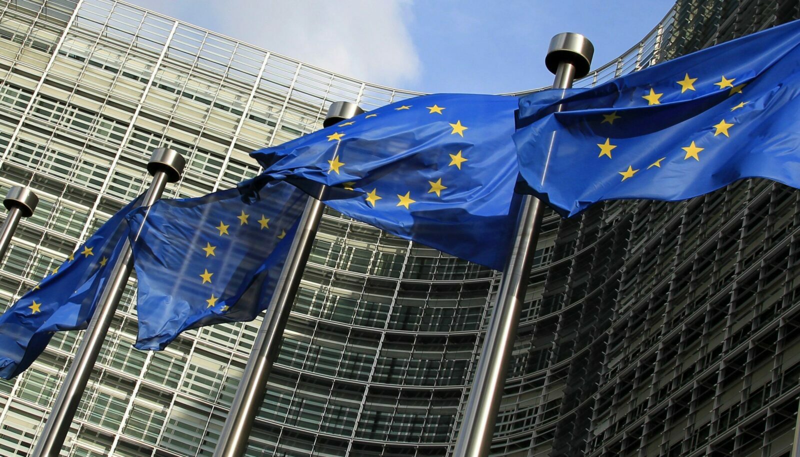 Єврокомісія очікує думки вчених про необхідність ревакцинації третьою дозою від COVID-19