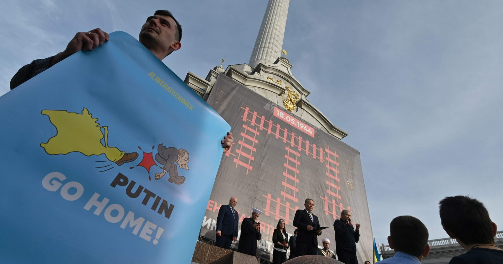 Зеленський: “Крим ніколи не буде російською територією”