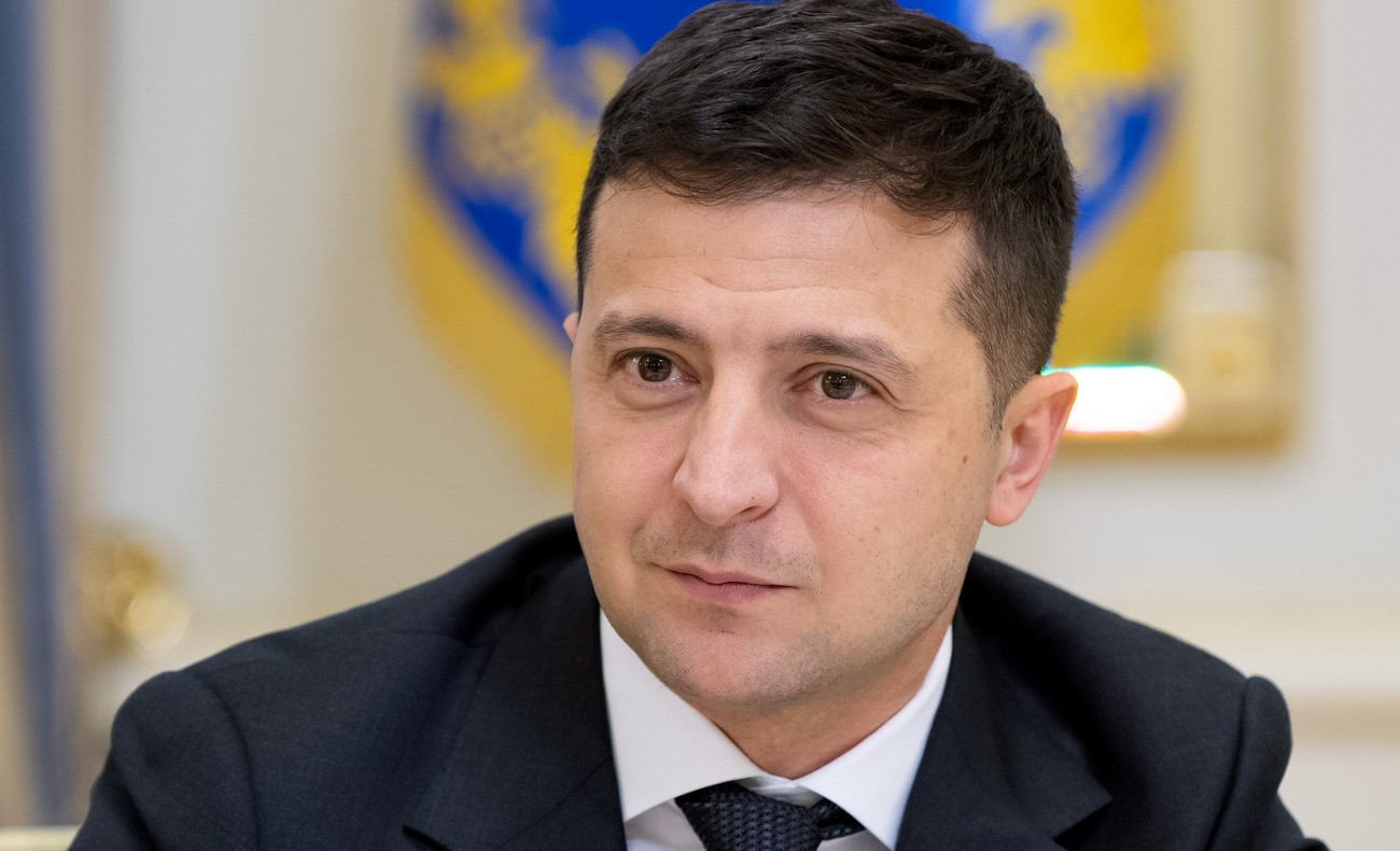 “Це якесь рабство”: Зеленський про залучення жителів окупованого Донбасу до виборів у РФ та роздачу паспортів