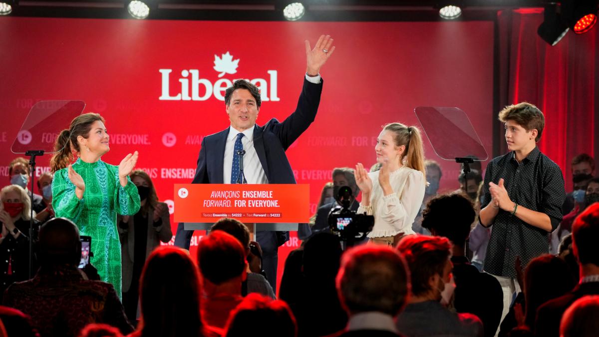 Трюдо перемагає на позачергових парламентських виборах у Канаді
