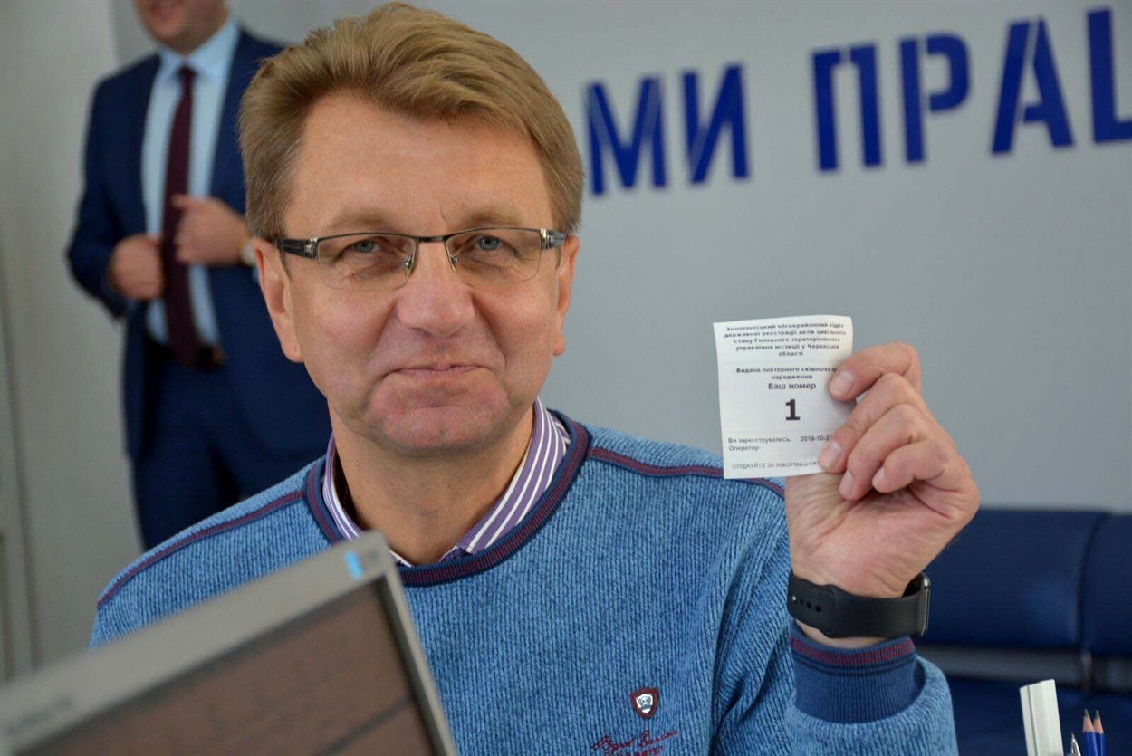 «Слуги народу» офіційно висунули свого кандидата на довиборах в Раду на Черкащині