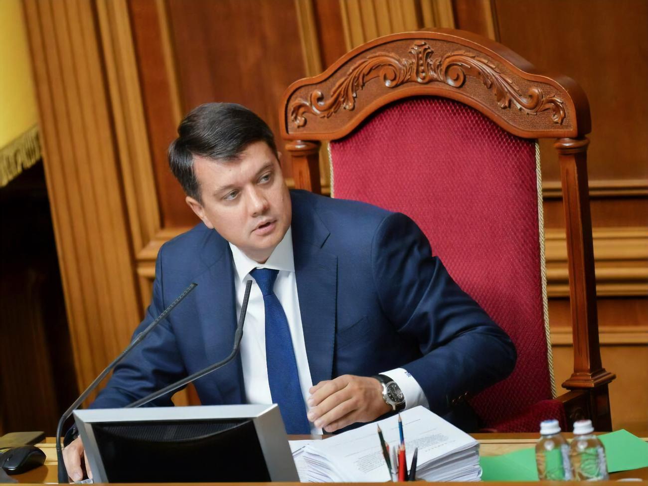 “Слуги народу” відсторонили Разумкова від ведення засідань на 2 дні