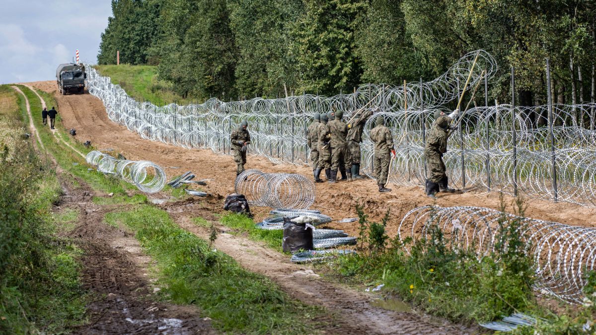 У Польщі показали, як виглядатиме «стіна» на кордоні з Білоруссю