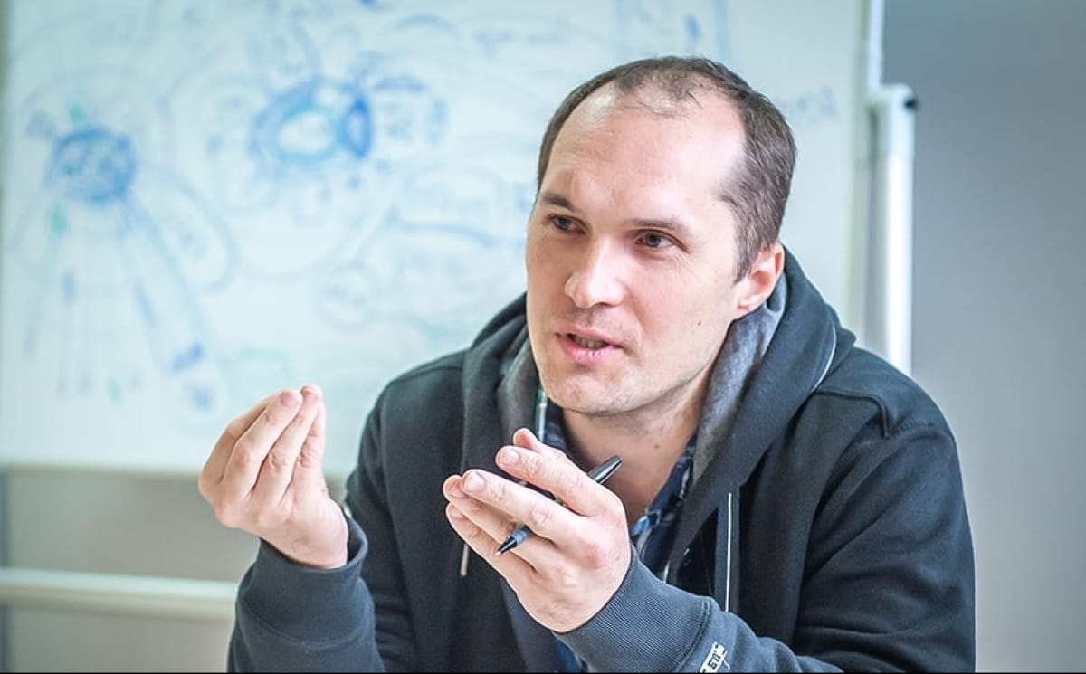 Бутусов про Зеленського: «Треба було встати й дати йому по морді» (відео)