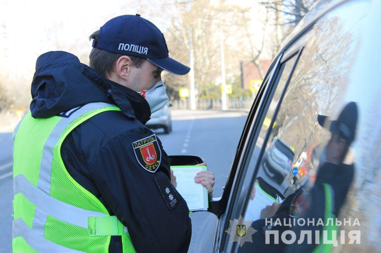 Дотримання карантинних обмежень: за місяць правоохоронці провели понад 91 тисячу перевірок пасажирських перевезень