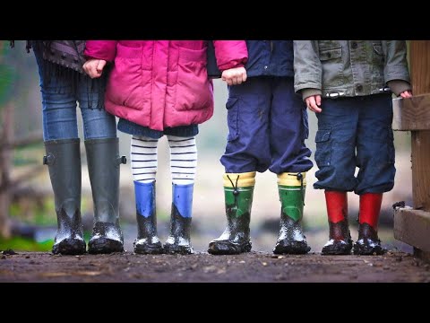Мати покинула 9 дітей на вулиці, бо “не може прогодувати”