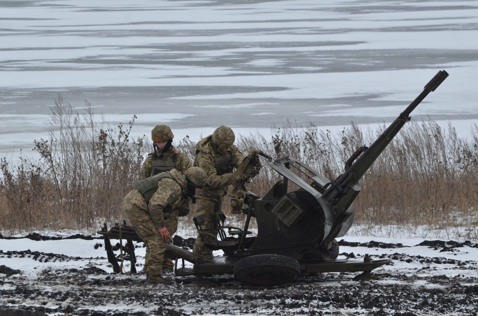 Окупанти поранили українського військового на Донбасі