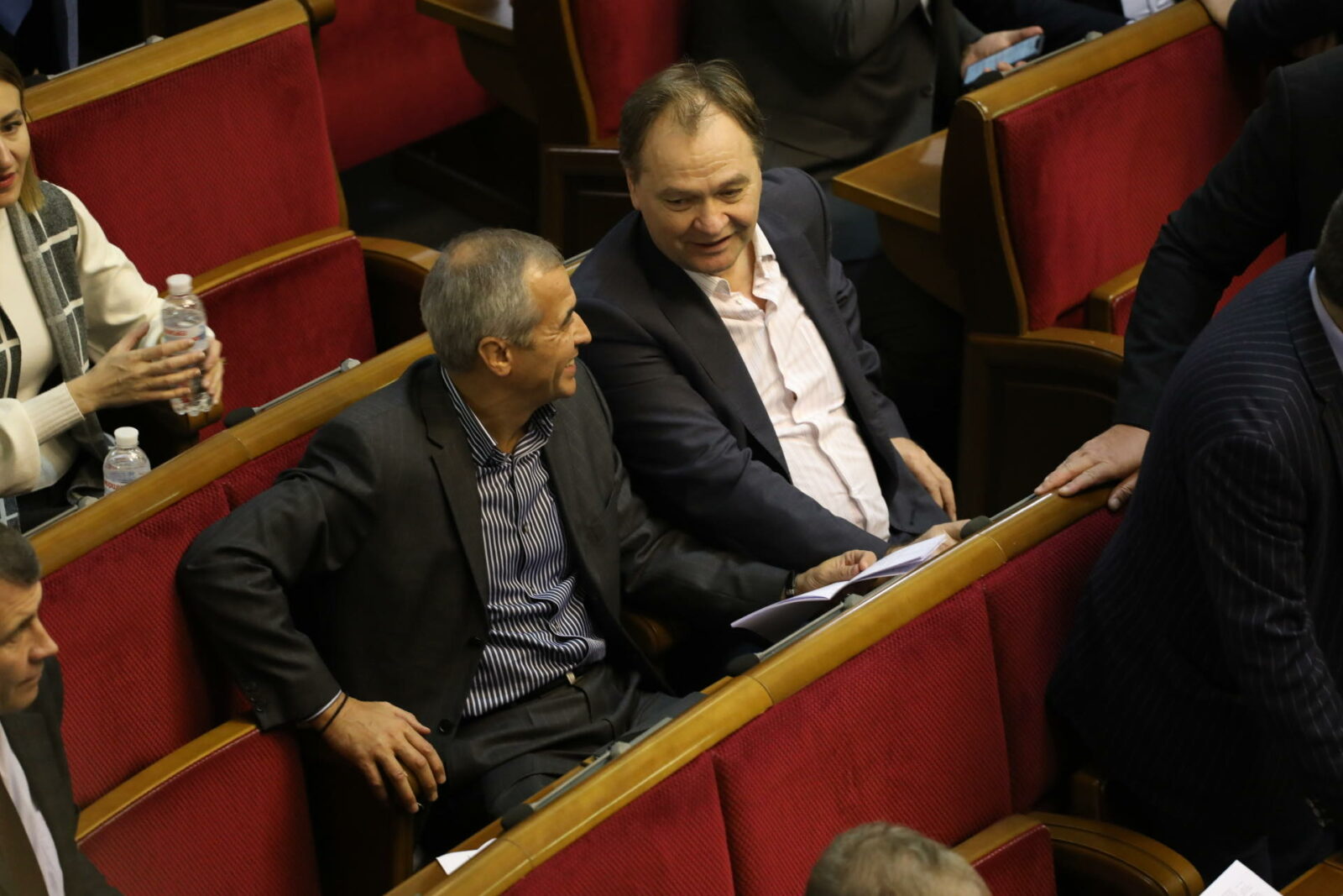 Нардепа від ОПЗЖ спіймали на “цікавому” занятті в Раді