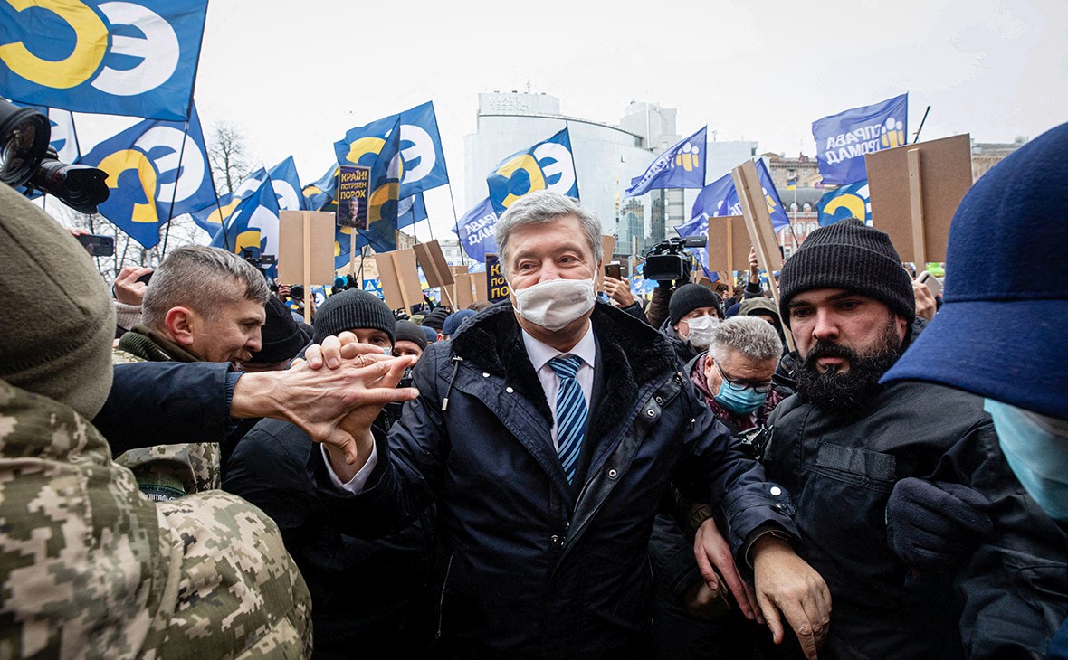 Суд переніс розгляд апеляції на запобіжний захід Порошенку