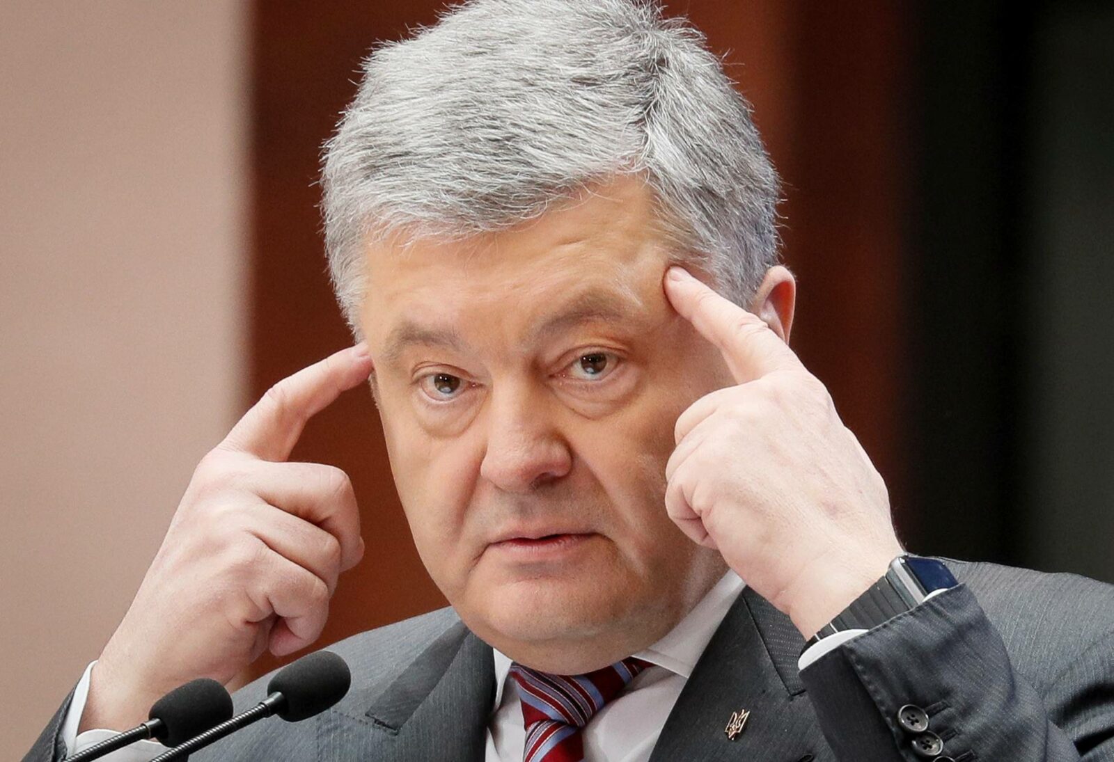 Час судового засідання над Петром Порошенко призначено. Сума застави – космічна.