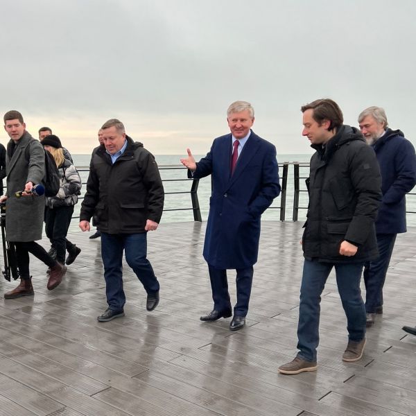 Ахметов приїхав у прифронтове місто