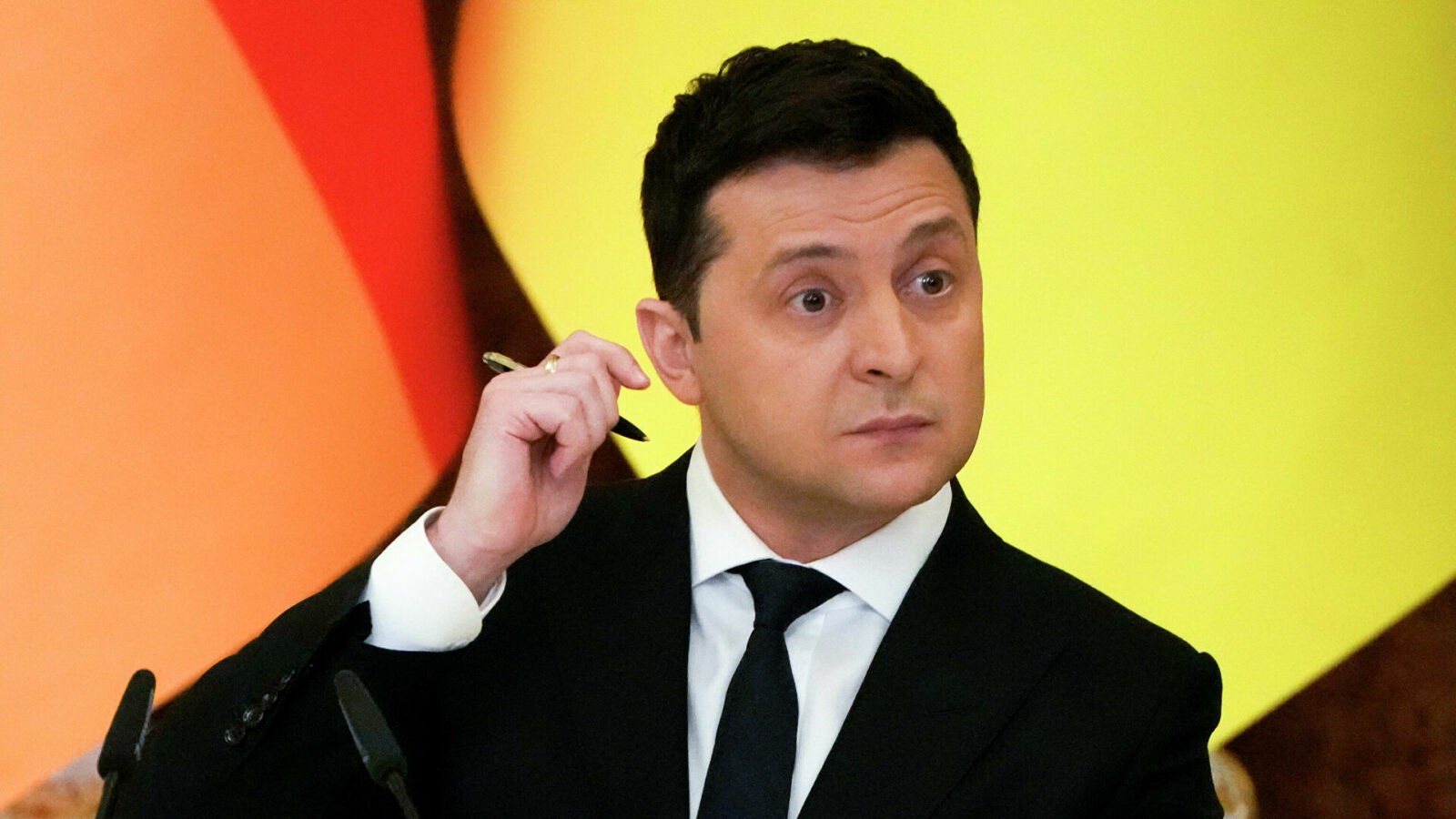 Зеленський так і не визначився, хто бреше про війну (відео)