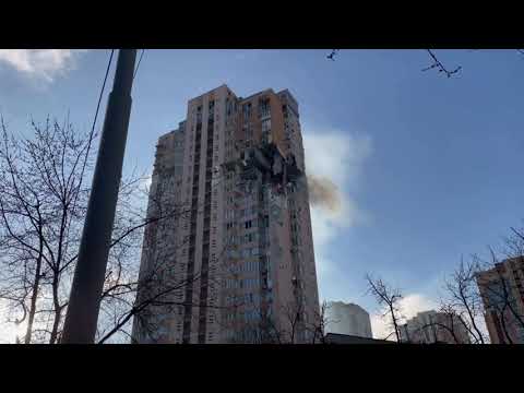 Жуляни обстрілюють, попадання у житловий будинок