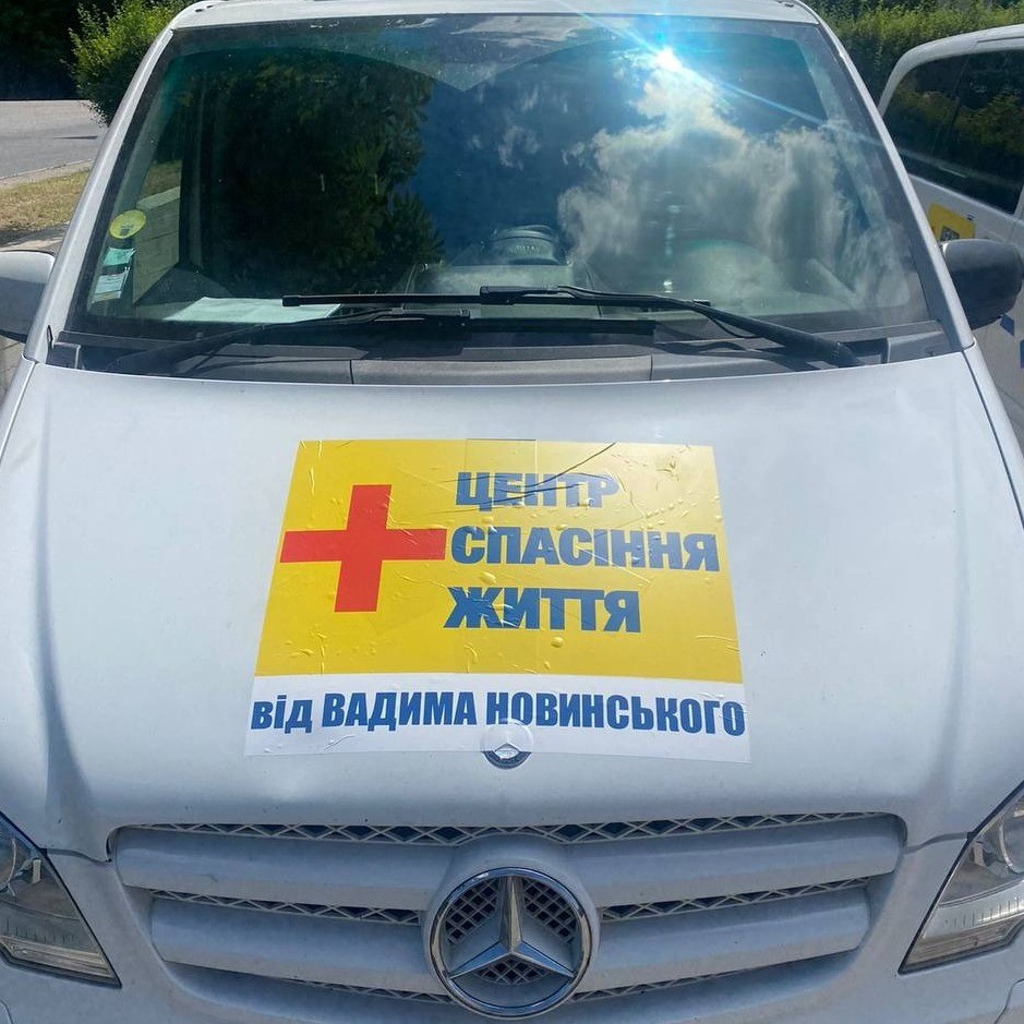 Наша мета – завезти в Україну мінімум 200 машин швидкої допомоги – Фонд Вадима Новинського