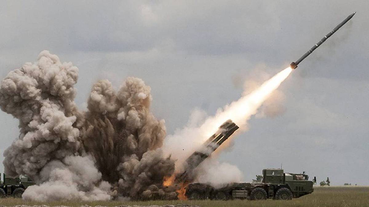 Росіяни гатять по Харкову: пишуть про 10 “прильотів”