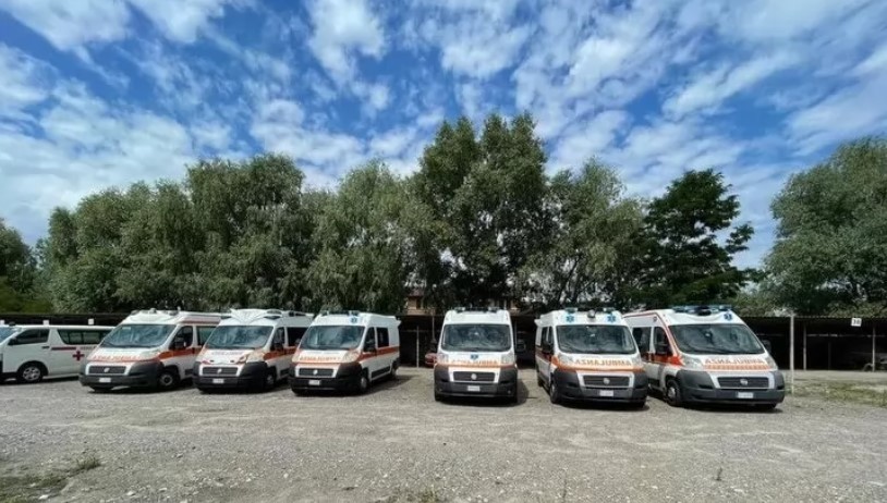 УПЦ та Благодійний фонд Вадима Новинського передали 10 машин швидкої допомоги Одеській громаді