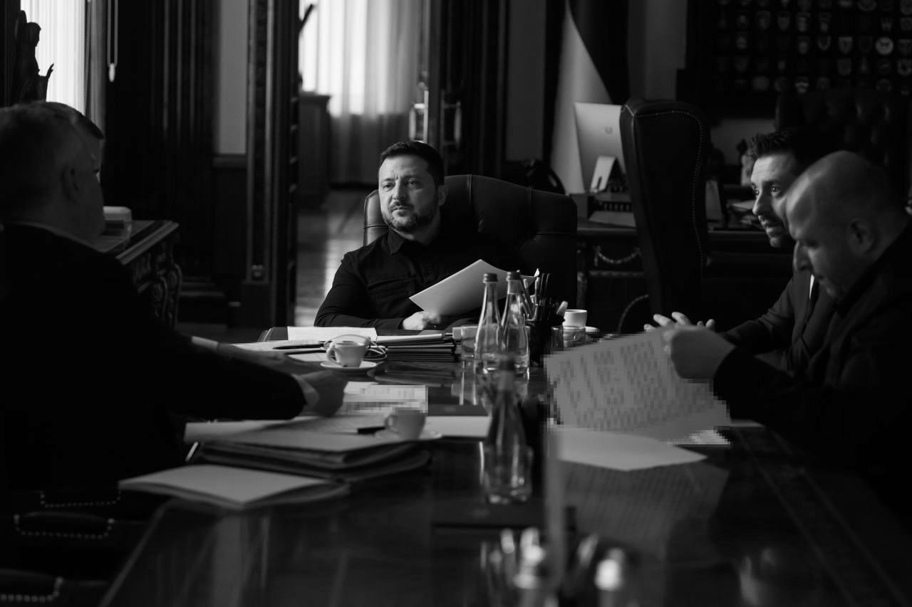 Зеленський провів нараду з переговорною групою перед зустріччю зі США