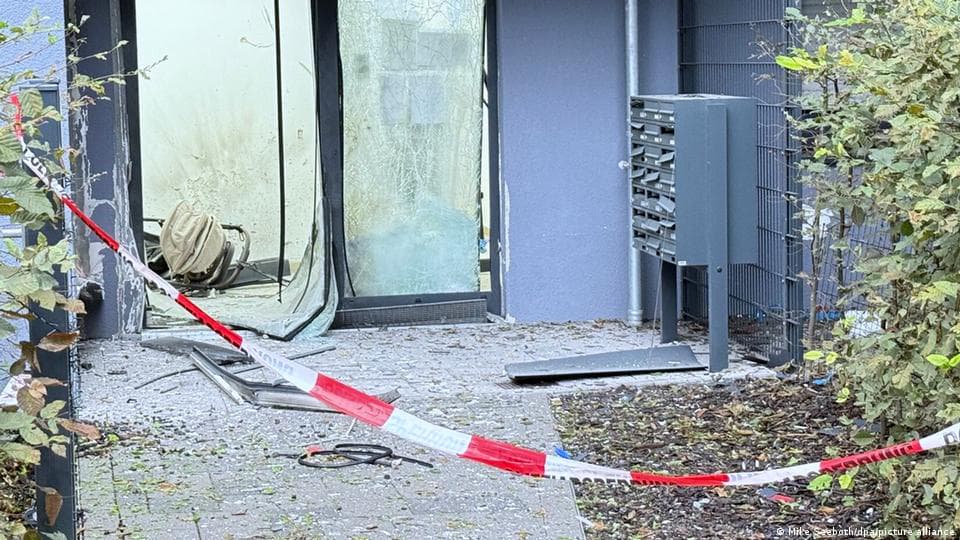 У Франкфурті пролунали вибухи, пошкоджено фасад кафе