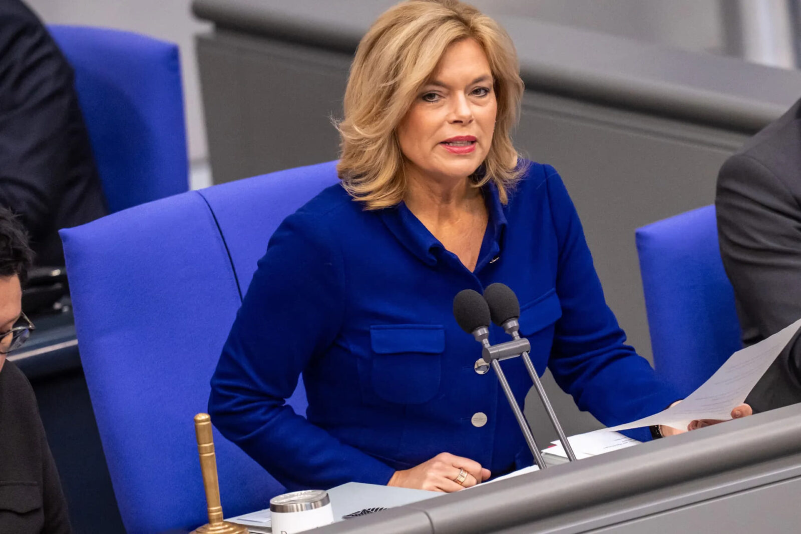 Голова Бундестагу пригрозила виключенням із засідань парламентських груп АдН та Лівих