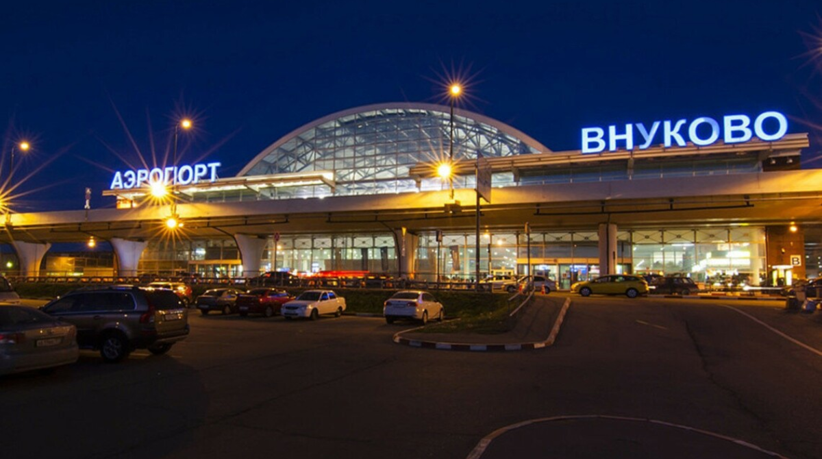 У Москві заявили про атаку майже 500 дронами, аеропорти зупиняли роботу